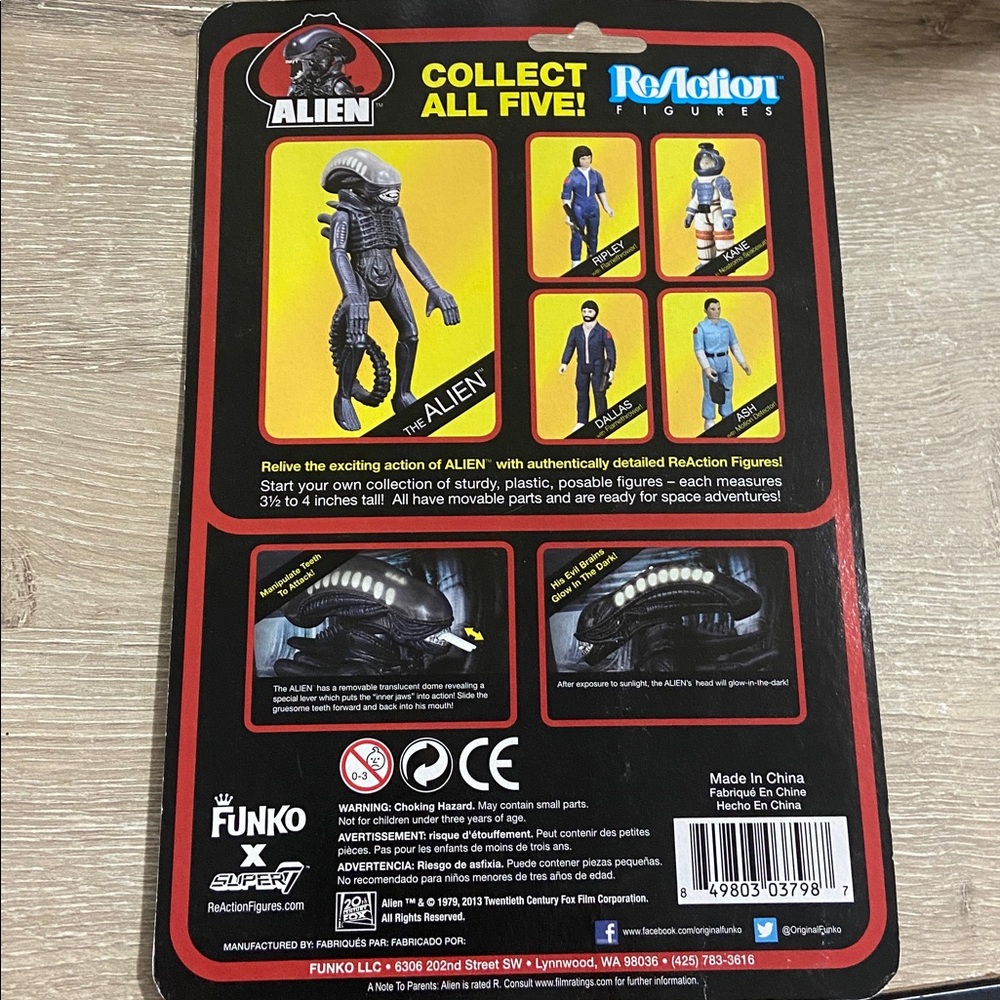 2013 Funko ReAction Figures Alien DALLAS Action Figure 3.75" - Picture 2 of 4